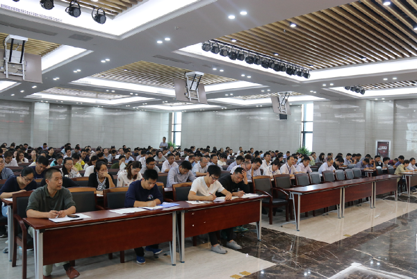 淮海技师学院召开新学期工作会议