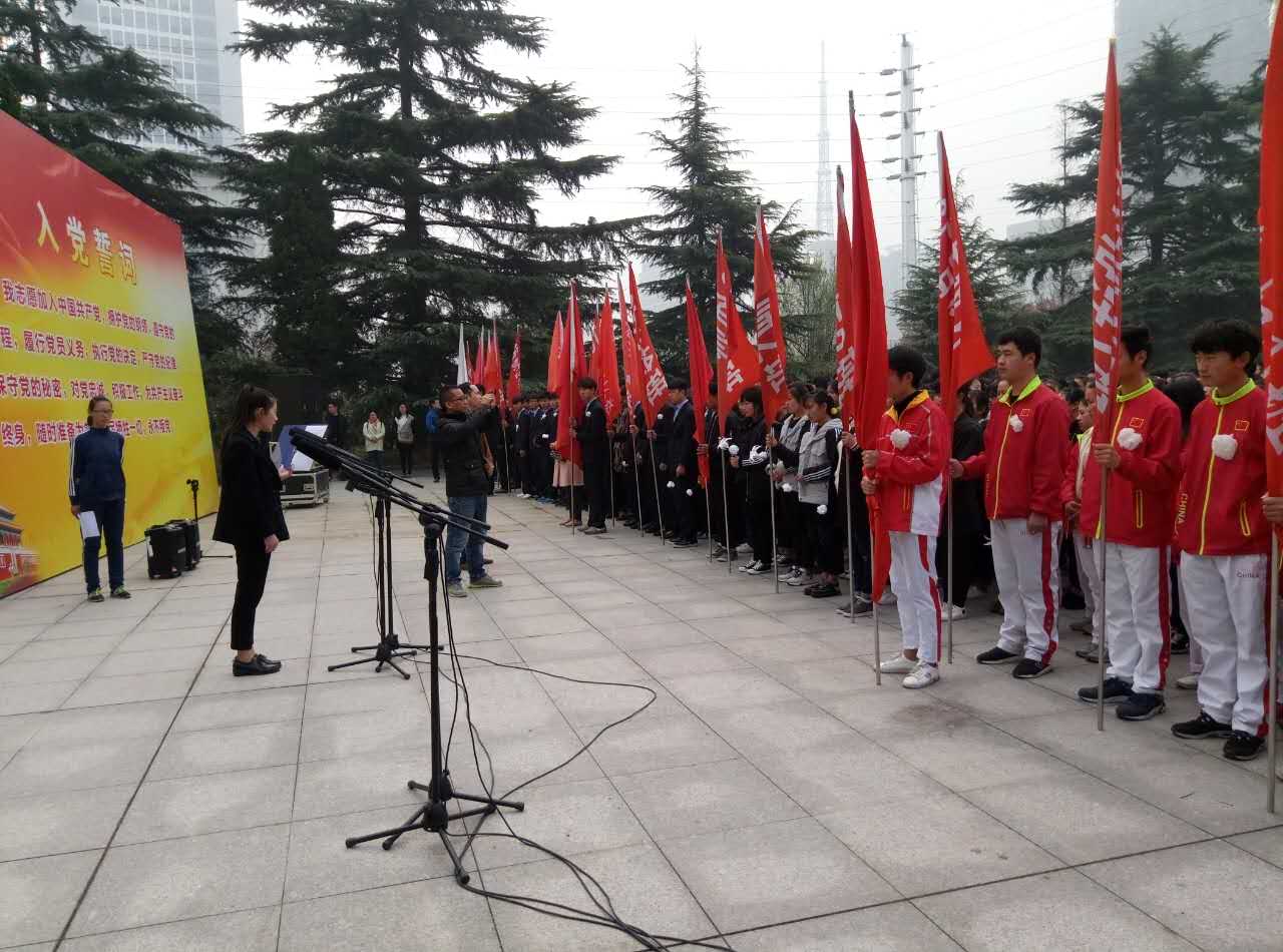 宿迁经贸高职清明祭扫烈士墓缅怀革命先烈