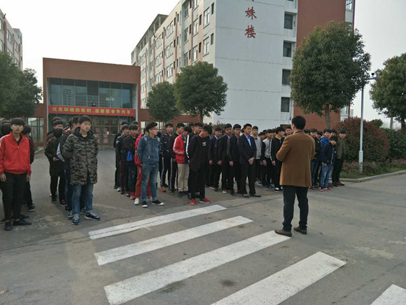 宿迁经贸高职倡导向标杆学习创宿舍新风