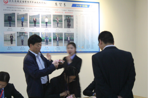 江苏联合职业技术学院金友鹏副院长一行莅临宿迁经贸高职调研视导