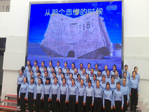 宿迁经贸高职合唱团倾情演绎《松花江上》纪念“九.一八”