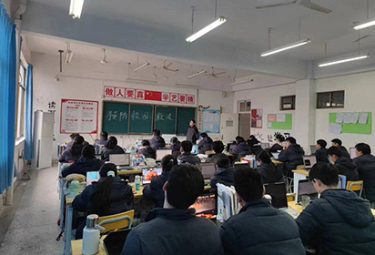 防范校园欺凌  促进校园和谐——宿迁经贸高职信息传媒系开展“安全护航，健康成长”主题班会活动
