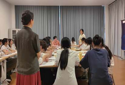 初夏品五味，实操润身心——宿迁经贸高职为实习学生开展团体心理辅导