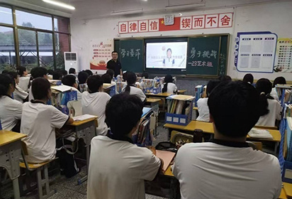 汲取榜样力量，激发青春奋斗——宿迁经贸高职开展“学习姜萍，勇于挑战”主题班会