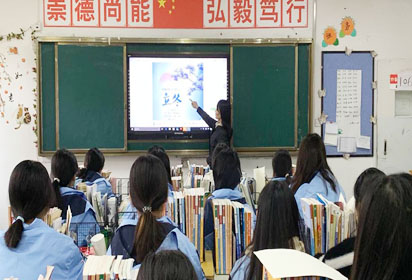 立冬知暖意 书香忆传承——宿迁经贸高职社会服务系开展立冬主题教育早间德育微课堂活动