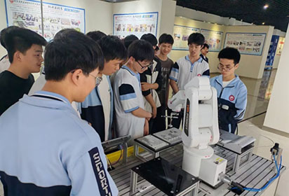 技能展风采 匠心筑未来——宿迁经贸高职职业教育活动周机电工程系风采展示
