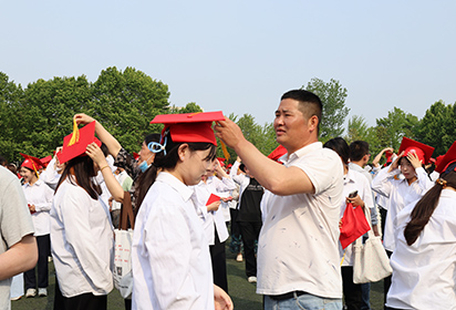 十八初立向朝阳，“五立” 引领伴成长—— 宿迁经贸高职举行十八岁成人仪式