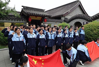 红韵育 “五立” 团徽映初心—— 江苏省宿迁经贸高等职业技术学校主题团日活动圆满举行