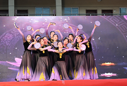 “五立” 铸魂育新芽 艺彩飞扬绽芳华——宿迁经贸高职举行 “五立” 大舞台第二期暨 2021 级表演艺术大专班技能汇报演出