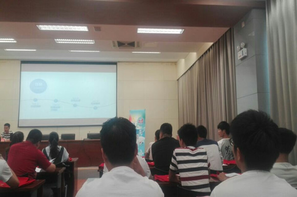 宿城中专创文志愿者走进商超开展创文活动