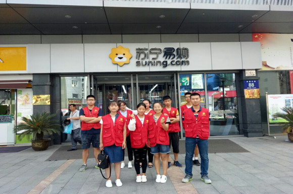 宿城中专创文志愿者走进商超开展创文活动