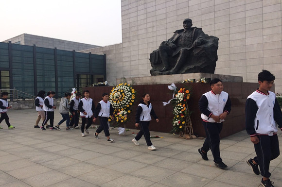 宿城中专举行清明祭扫活动