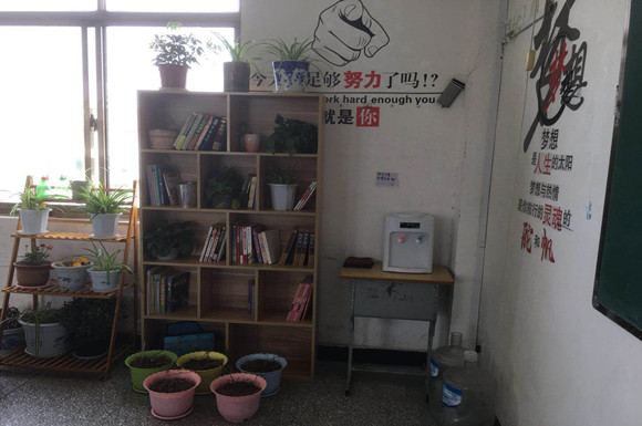 文明之种撒校园  屐痕过处现葳蕤
