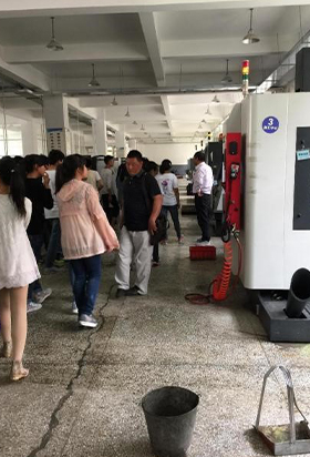 泗洪中专职教活动周系列宣传稿件7 初中生走进泗洪中专体验观摩职业教育