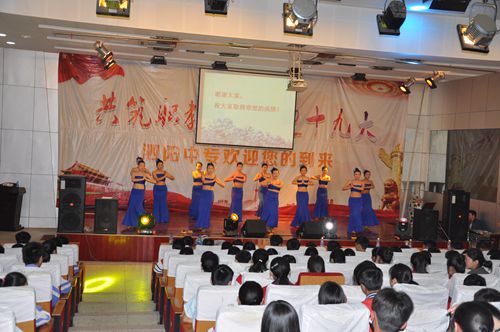 泗阳中专组织初中生源校到校观摩