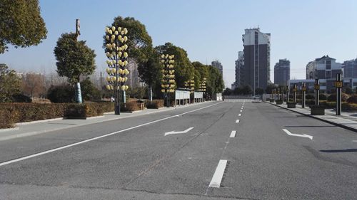 泗阳中专引入行道标志助力交通安全教育