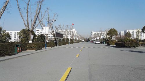 泗阳中专引入行道标志助力交通安全教育