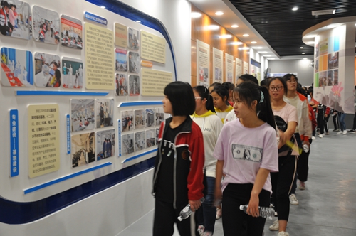 泗阳中专组织全县初三学生到校参观