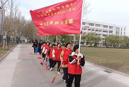 泗阳中专开展“我是文明践行者”卫生清扫活动