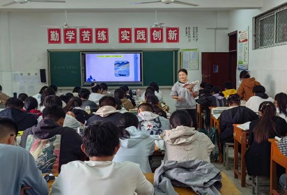 传承人文理念   打造文学课堂 ——泗阳中专高考部周笑笑老师开设语文公开课