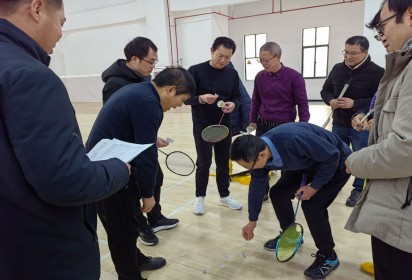 庆祝元旦，“羽”你同行——泗阳中专高考一部举行庆元旦教师羽毛球赛
