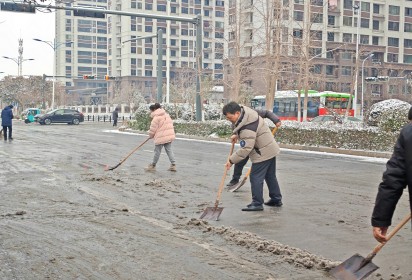 以雪为令,迎雪而上,暖心护行 ——泗阳中专积极开展扫雪除冰活动
