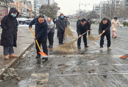 以雪为令,迎雪而上,暖心护行 ——泗阳中专积极开展扫雪除冰活动
