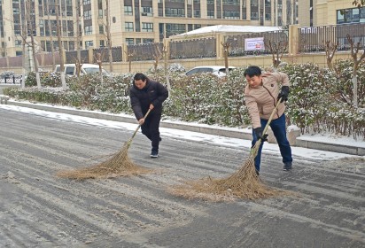 以雪为令,迎雪而上,暖心护行 ——泗阳中专积极开展扫雪除冰活动