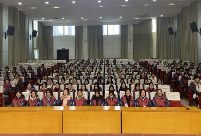 学习雷锋精神  传递爱的力量 ——泗阳中专服装工程系开展学习雷锋精神主题教育讲座