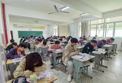 泗阳中专高考部举行高三年级三模考试