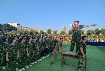 传承红色基因，唱响魅力青春 ----泗阳中专举行新生拉歌比赛