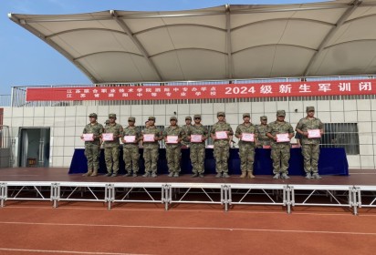 军训闭营展风采  飒爽英姿致青春——泗阳中专举行2024级新生军训闭营仪式