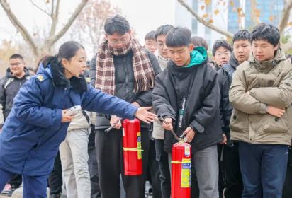 消防演练进校园 护航安全助成长