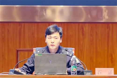 以法护航  法护成长——沭阳中专召开法治报告会