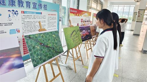 “虞姬故里 美丽花乡”摄影巡展走进沭阳中专