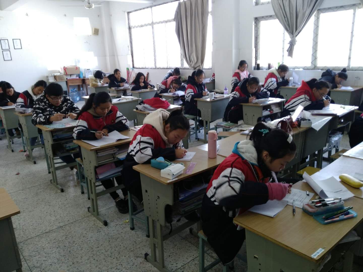 泗阳县有序组织职业学校期中考试