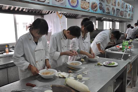 泗阳中等专业学校举行新学期学生专业技能月赛