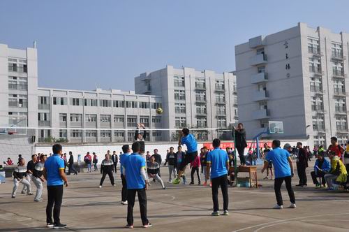 泗阳县教育系统教职工排球赛在泗阳中专火热开赛