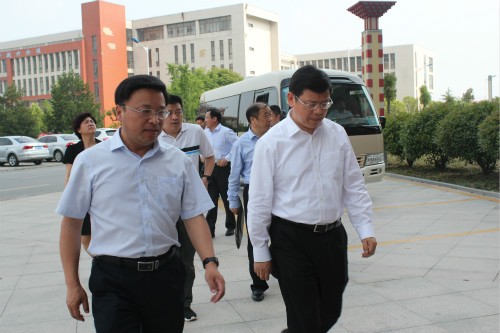 沭阳县委书记胡建军全力支持宿迁经贸高职高层次发展